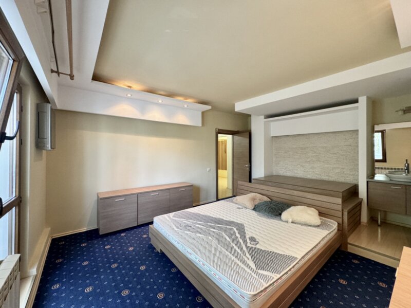 Unirii - Anastasie Panu - Apartament mare si spatios - Centrala proprie!