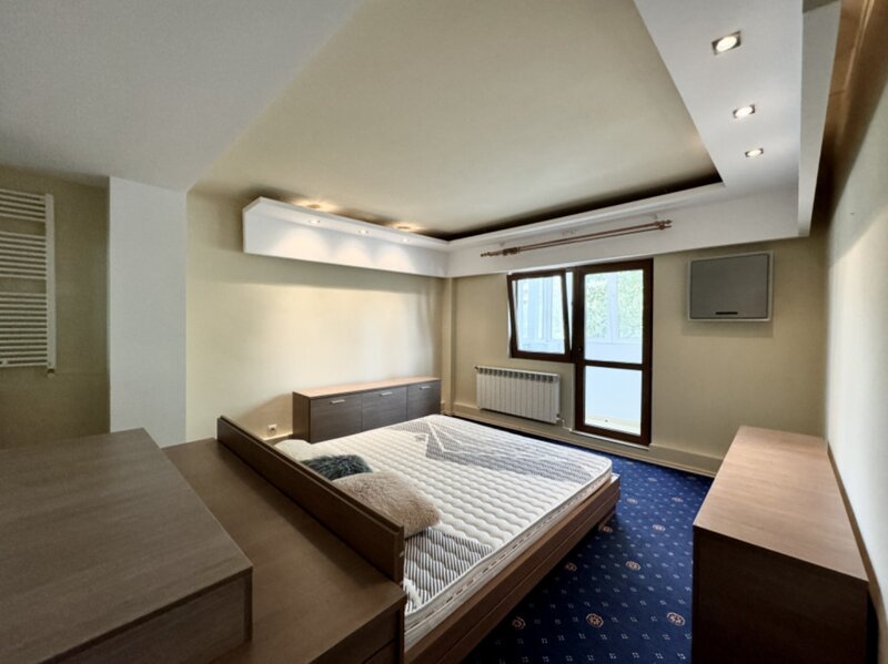 Unirii - Anastasie Panu - Apartament mare si spatios - Centrala proprie!