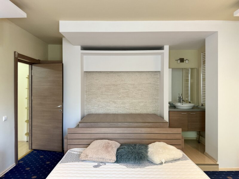 Unirii - Anastasie Panu - Apartament mare si spatios - Centrala proprie!