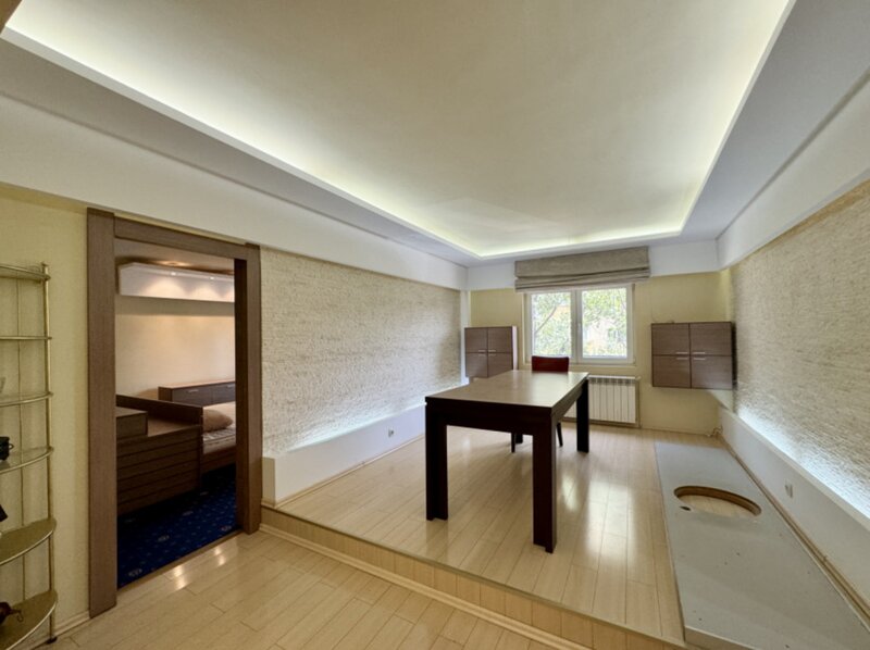 Unirii - Anastasie Panu - Apartament mare si spatios - Centrala proprie!